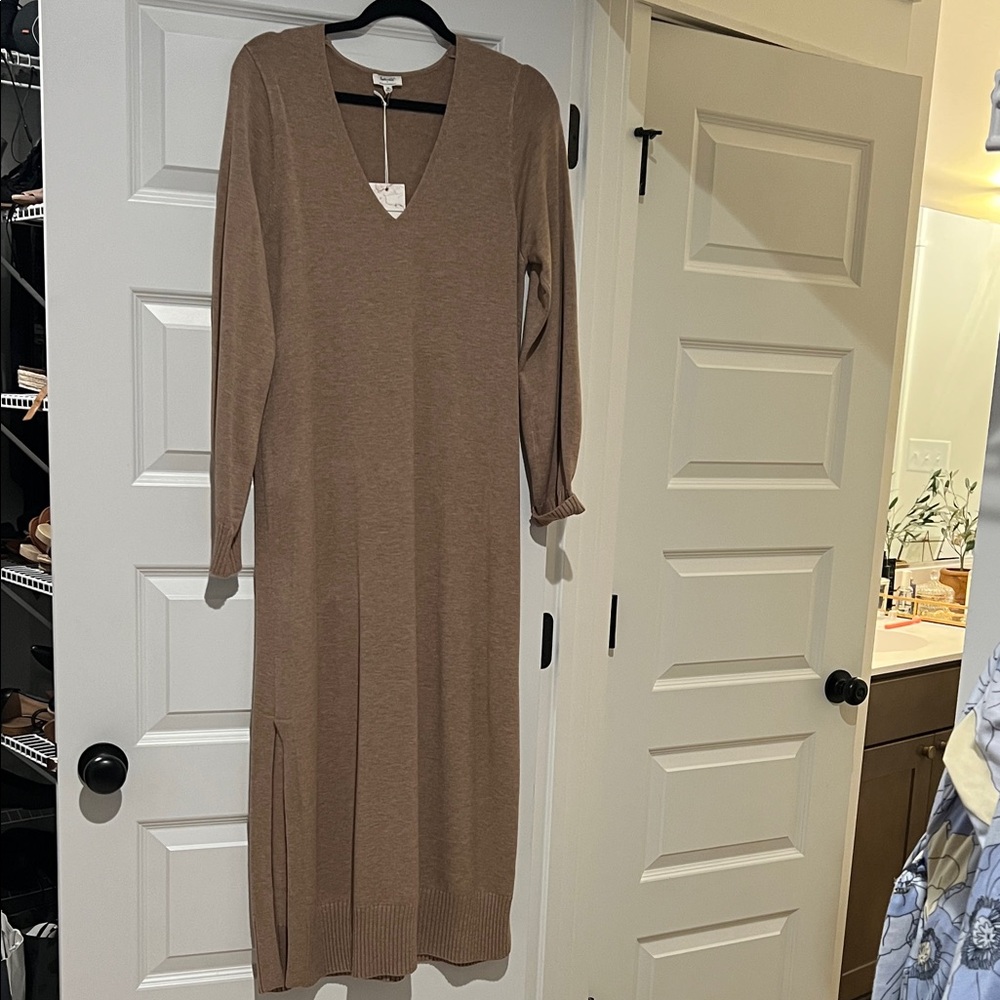 Splendid- Long Sleeve V-Neck sweater Dress in Tan